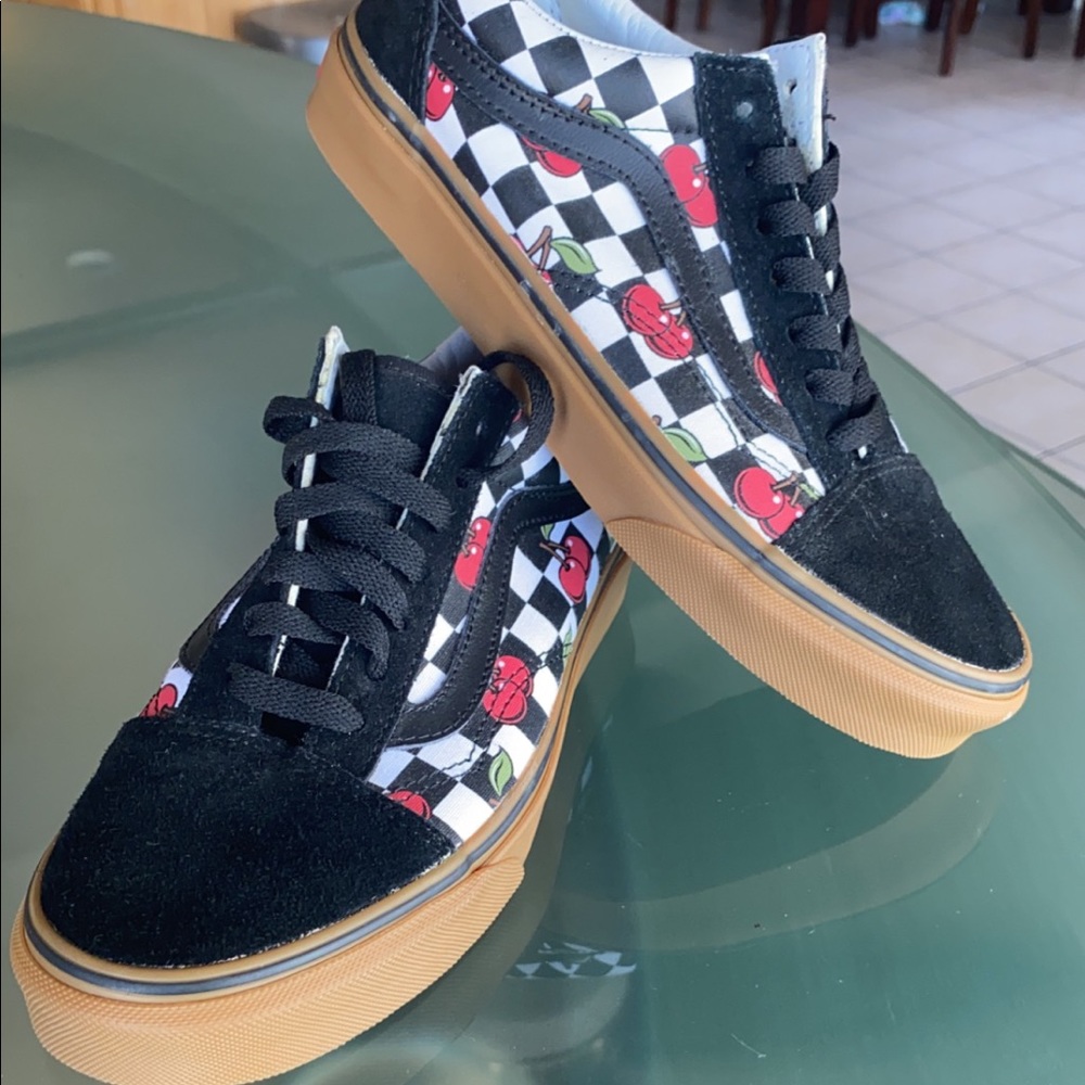 Old skool cherry Checkers vans
